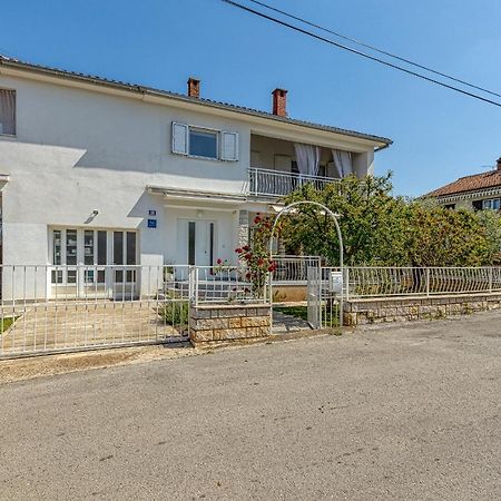 Apartments Hrestak Пореч Екстер'єр фото