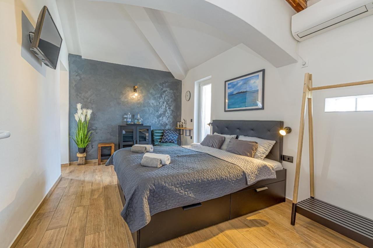 Apartments Hrestak Пореч Екстер'єр фото