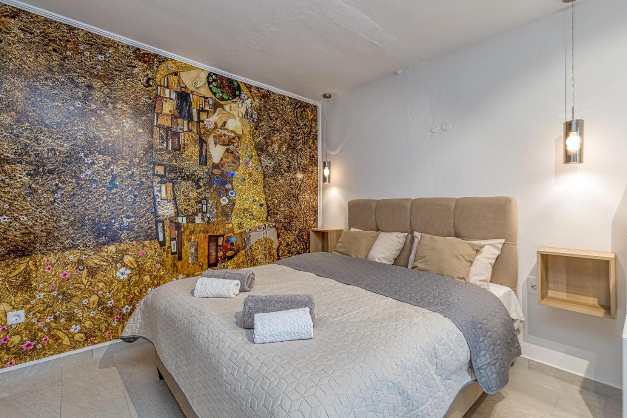 Apartments Hrestak Пореч Екстер'єр фото