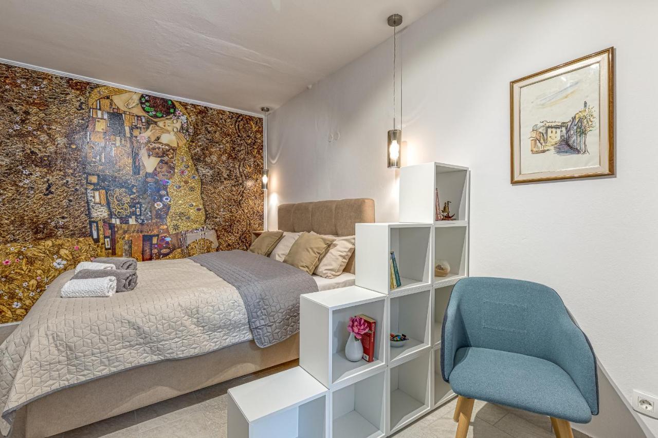 Apartments Hrestak Пореч Екстер'єр фото