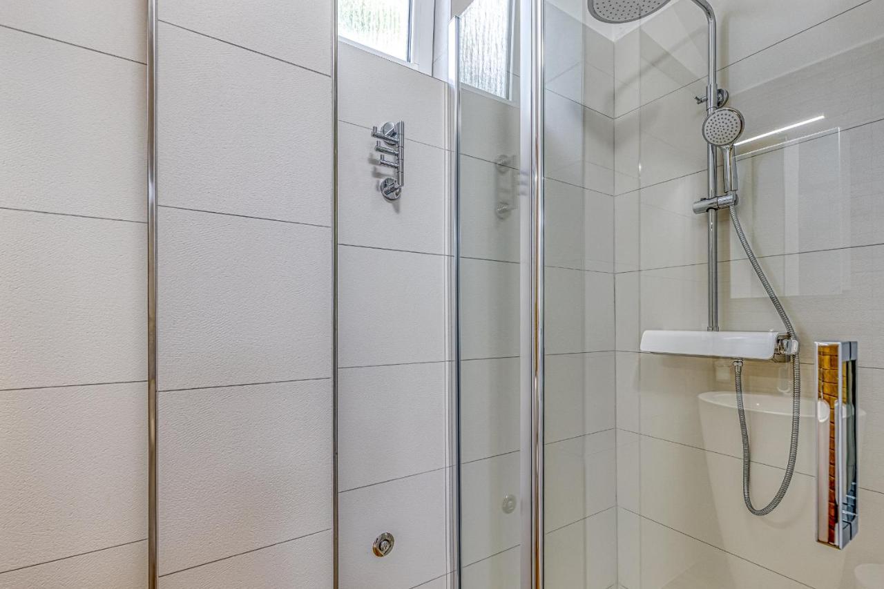 Apartments Hrestak Пореч Екстер'єр фото
