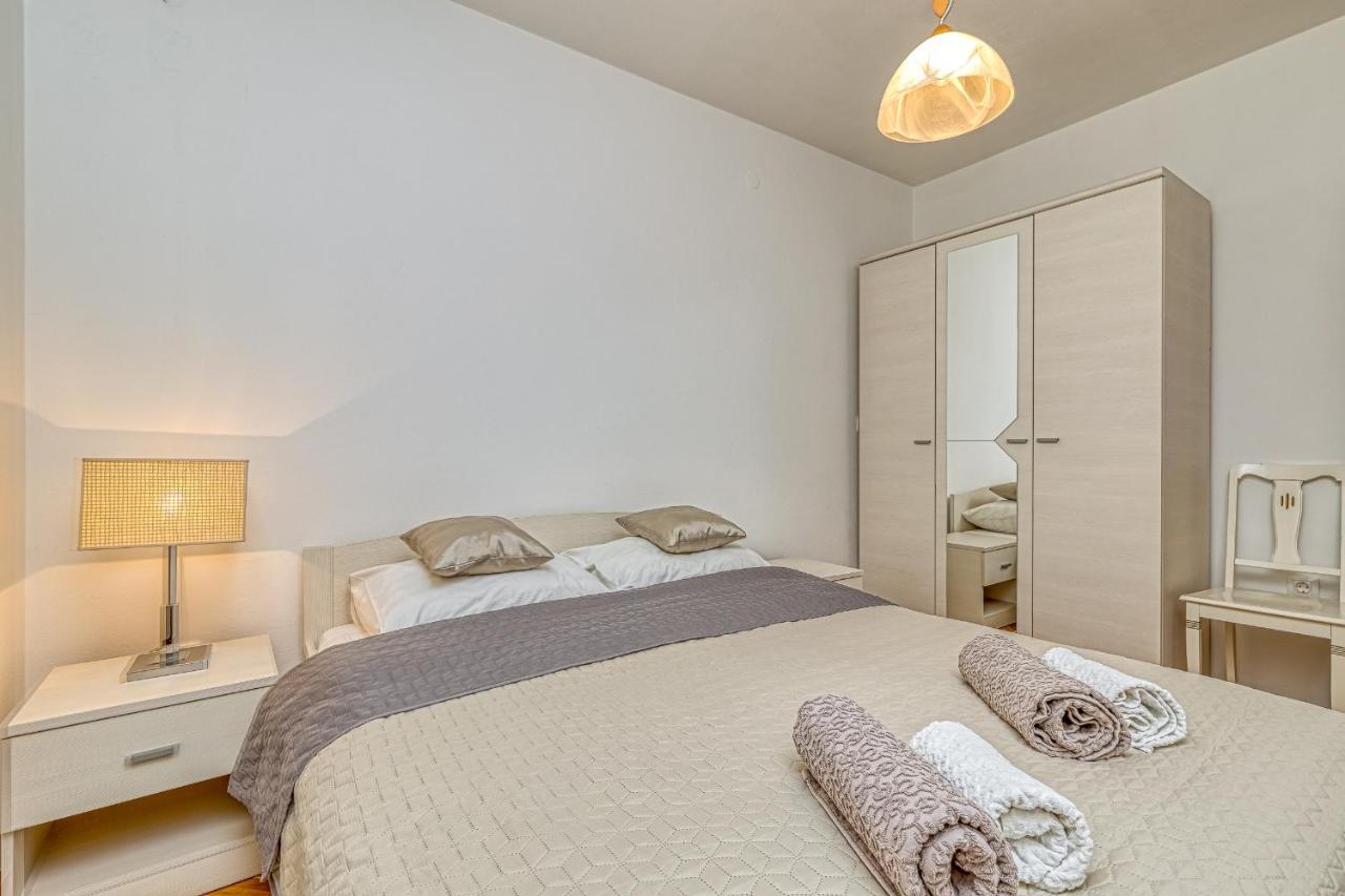 Apartments Hrestak Пореч Екстер'єр фото
