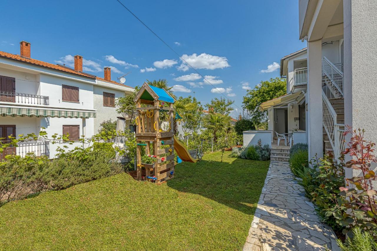 Apartments Hrestak Пореч Екстер'єр фото