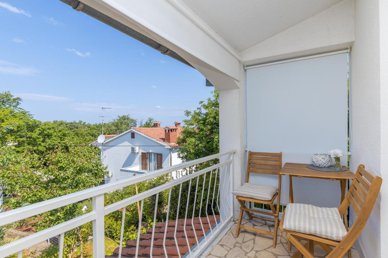Apartments Hrestak Пореч Екстер'єр фото