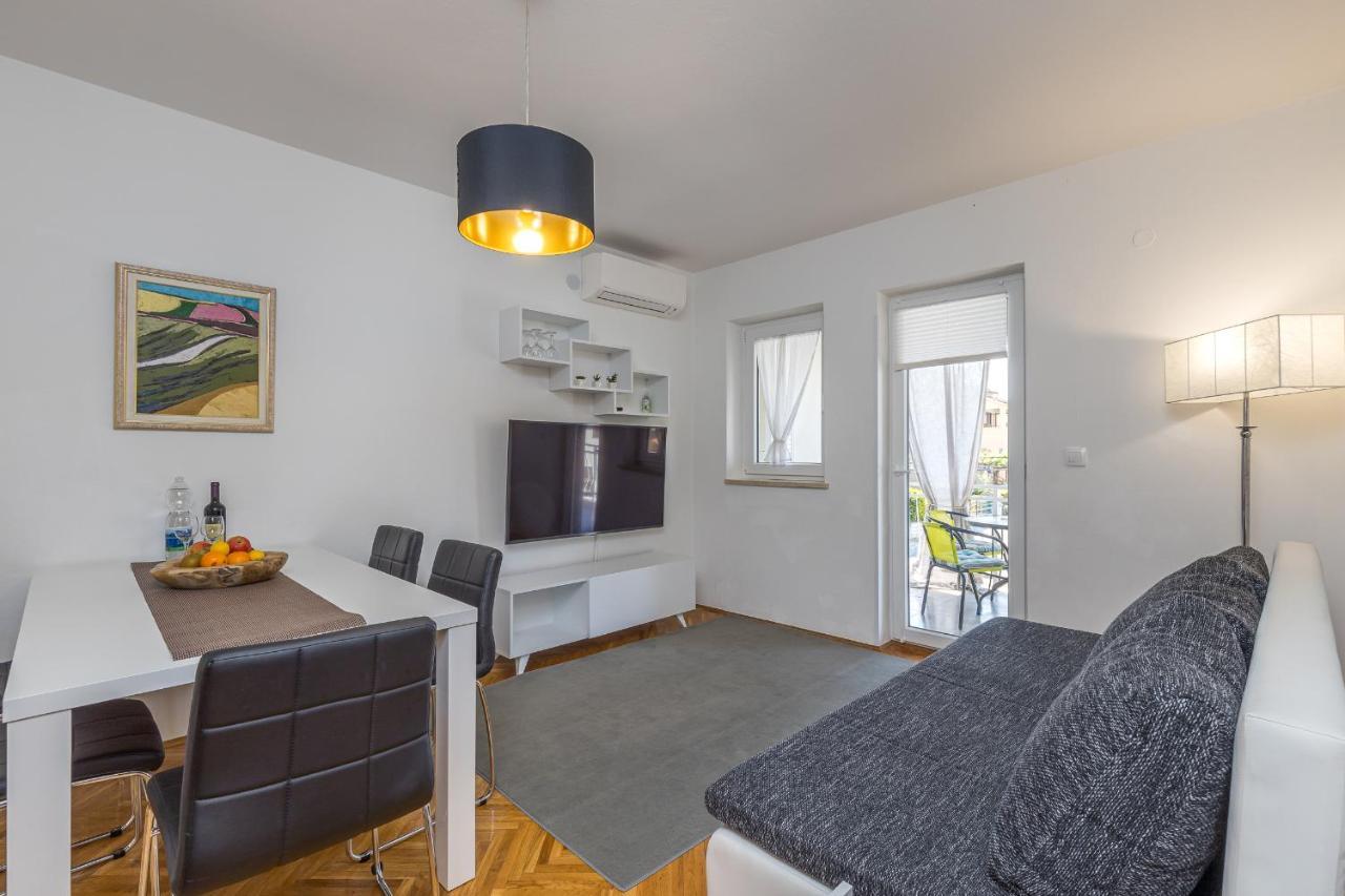 Apartments Hrestak Пореч Екстер'єр фото