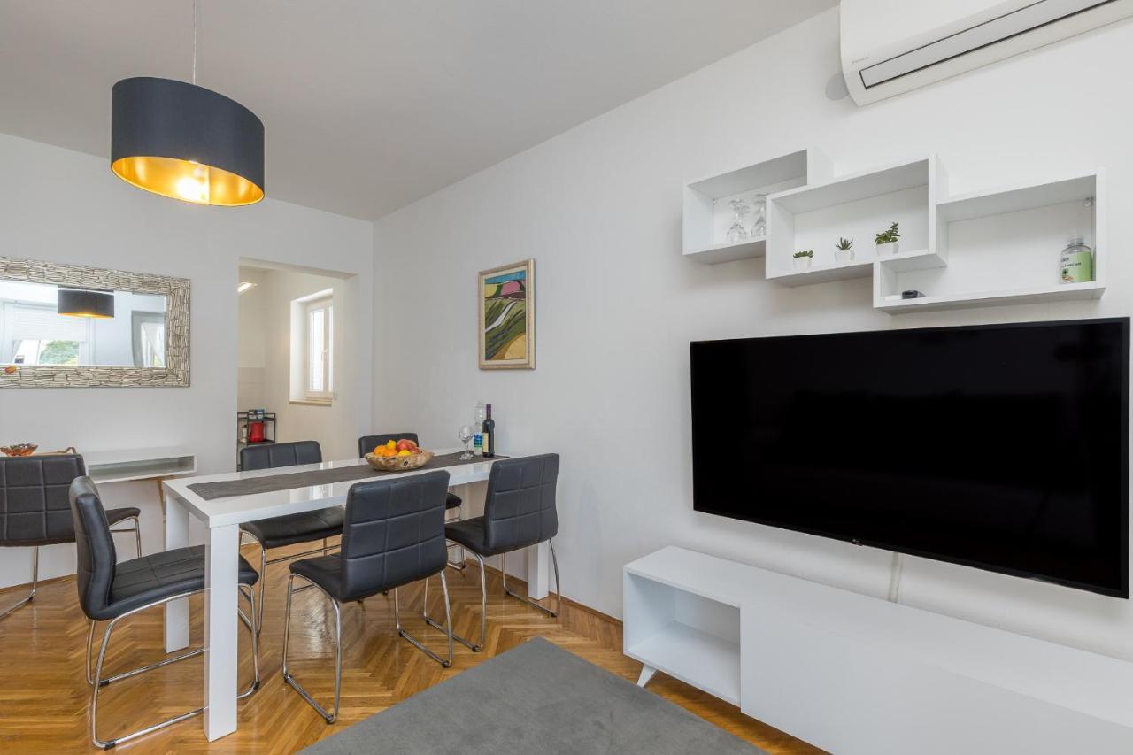 Apartments Hrestak Пореч Екстер'єр фото