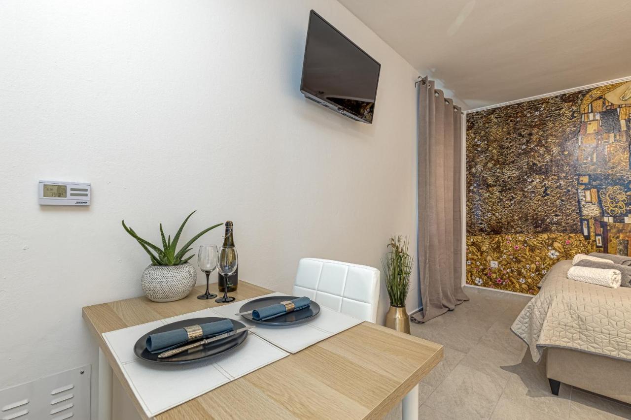 Apartments Hrestak Пореч Екстер'єр фото