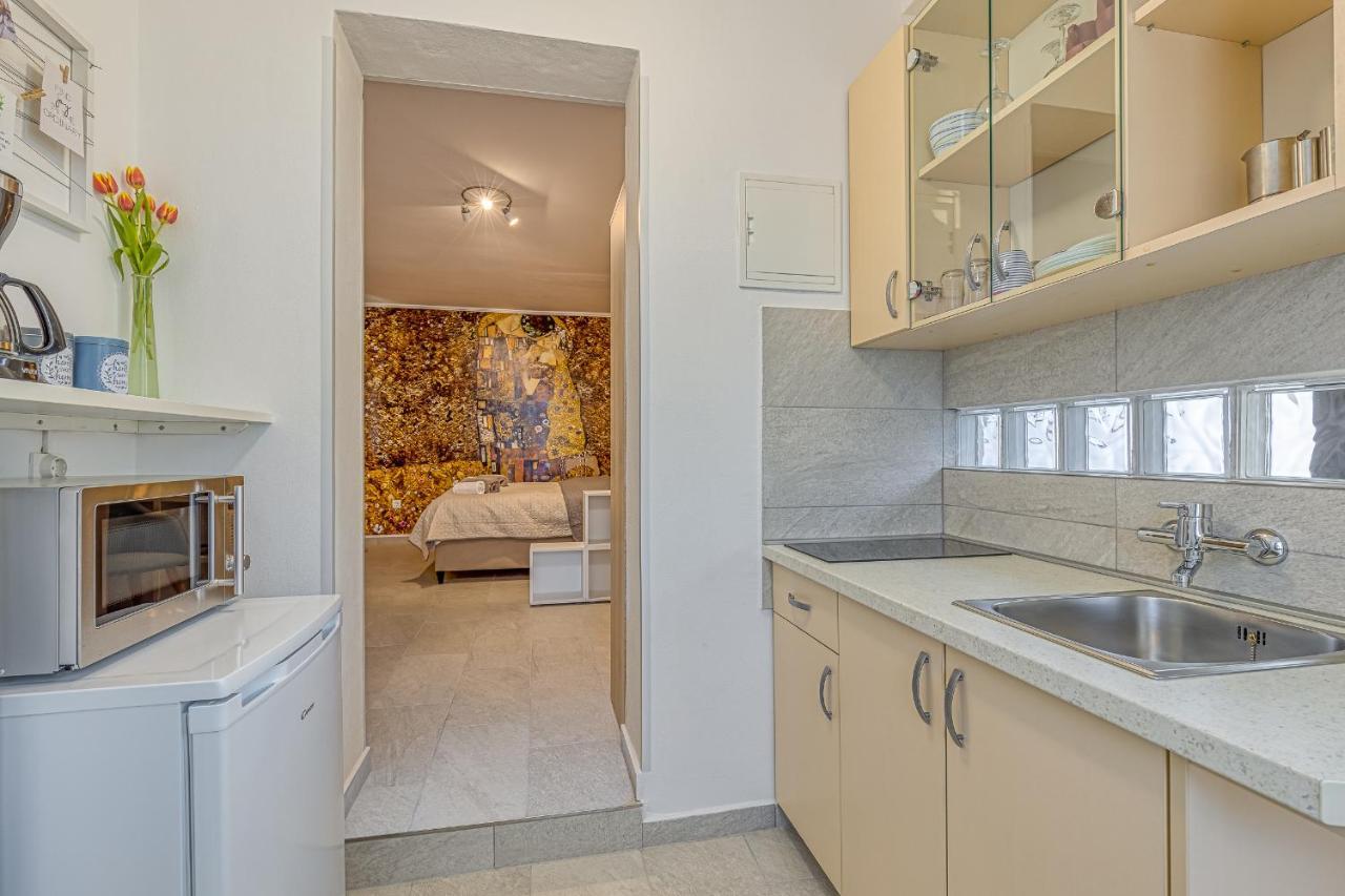 Apartments Hrestak Пореч Екстер'єр фото