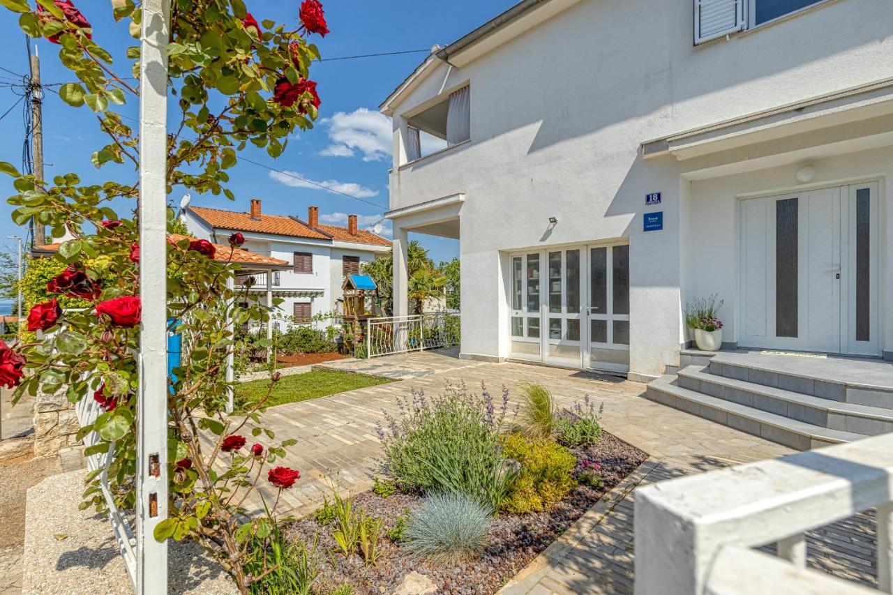 Apartments Hrestak Пореч Екстер'єр фото