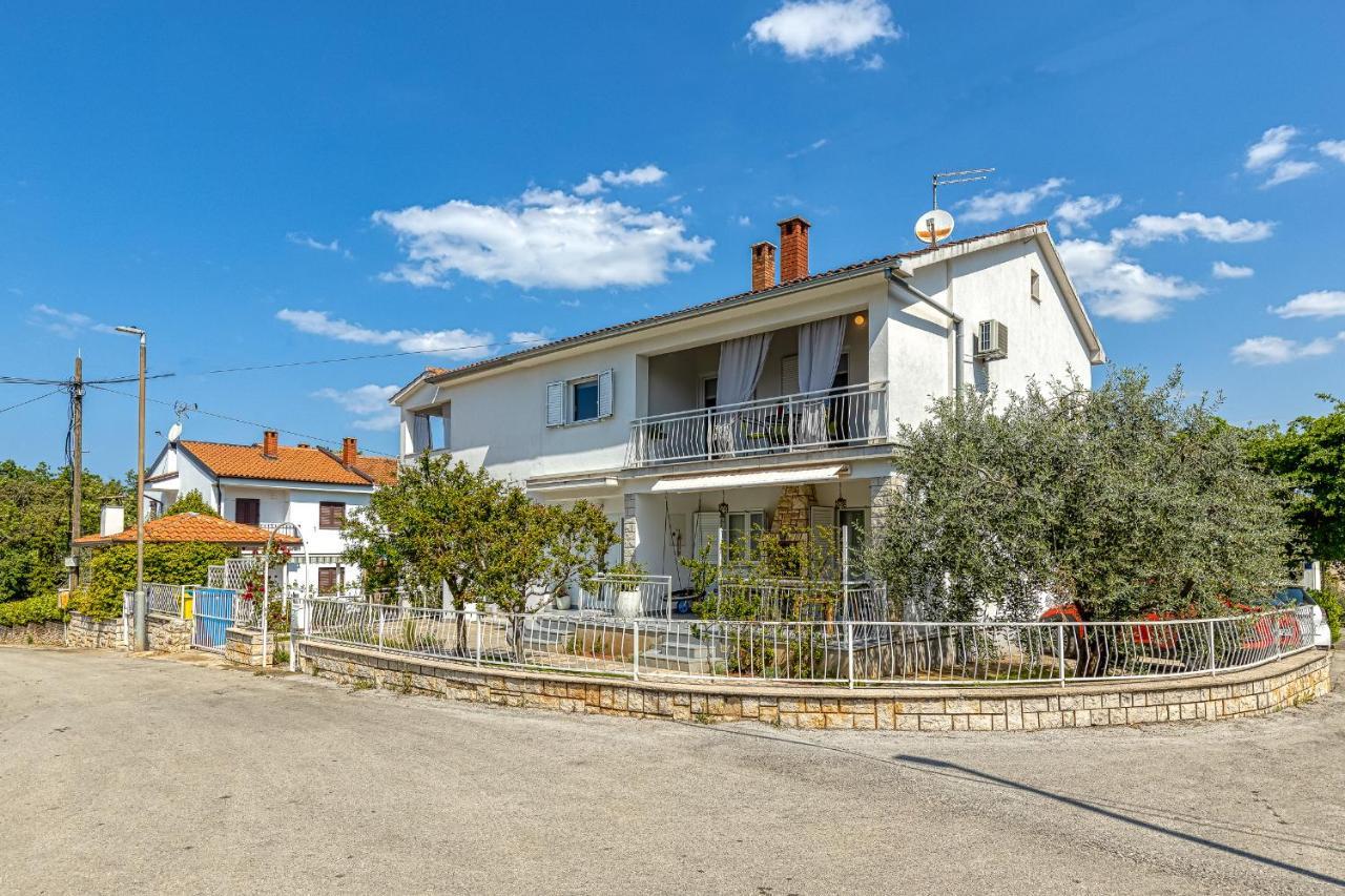 Apartments Hrestak Пореч Екстер'єр фото