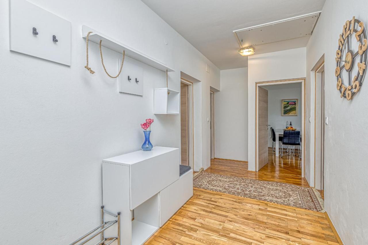 Apartments Hrestak Пореч Екстер'єр фото