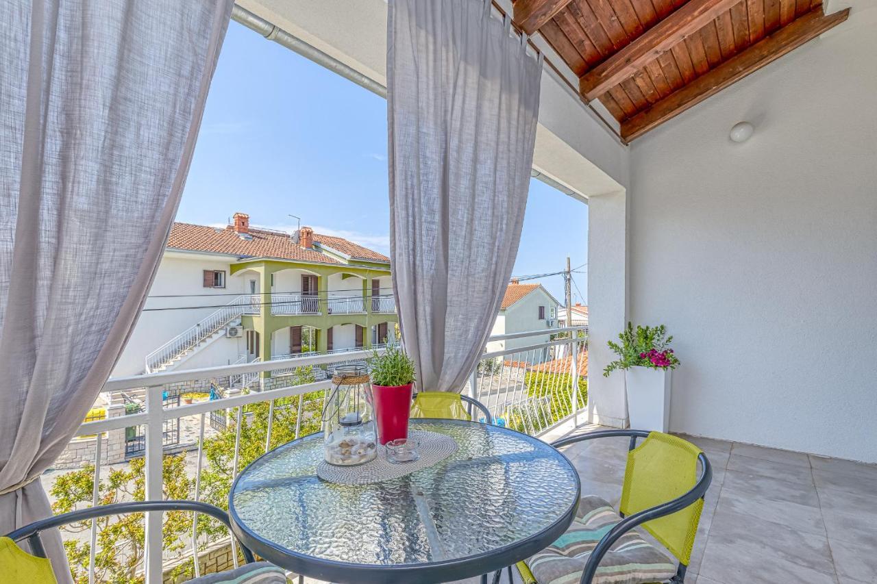 Apartments Hrestak Пореч Екстер'єр фото