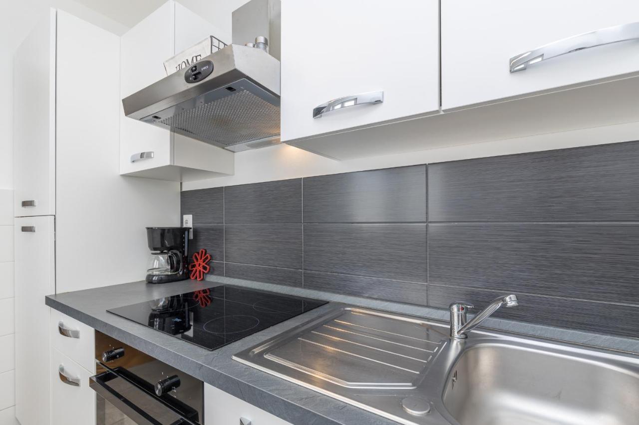 Apartments Hrestak Пореч Екстер'єр фото